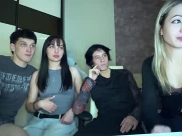 female cam couple lucello_luv image #4023611