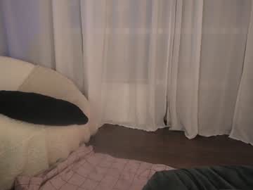 female cam girl eevie_moon image #3570082