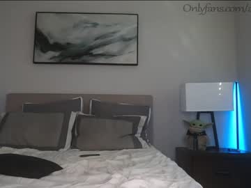 female cam couple ari_lovexo image #2598858