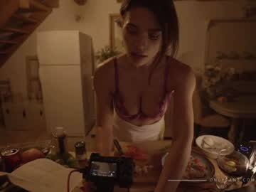 female cam girl lucieoude_ image #2627064