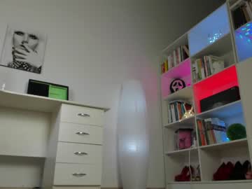 female cam girl motorboat_me image #3865000