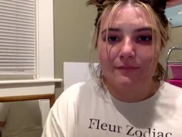 female cam girl mundanemoss image #2737181
