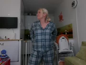 female cam girl kiradivine image #3472812