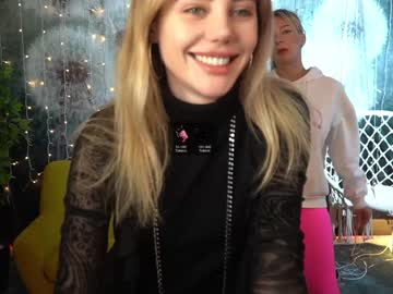 female cam couple kira0541 image #3630429