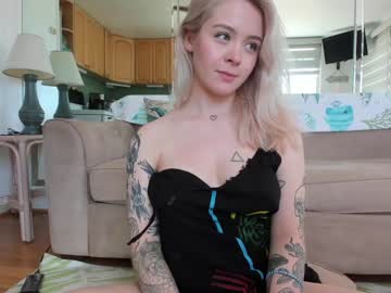female cam girl honey_sunshine image #2319850