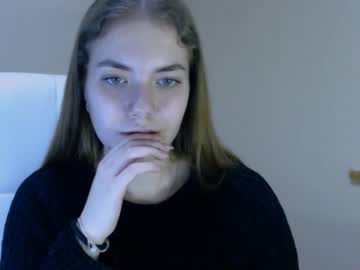 female cam girl zoey_deuttch image #3671205