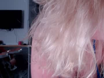 female cam girl kiradivine image #2146078