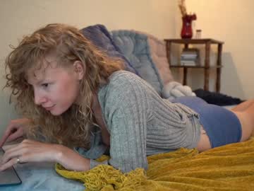 female cam girl sistinehashands image #2424900