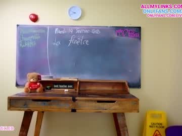 female cam girl livecleo image #3718306
