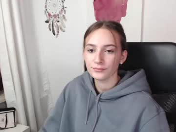 female cam girl lili_petit image #3105547