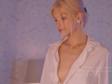 female cam girl _2strangers image #2477782