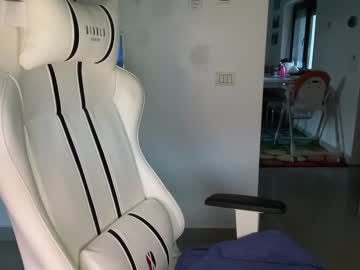 female cam girl kiradivine image #2468650