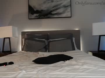 female cam couple ari_lovexo image #2140096