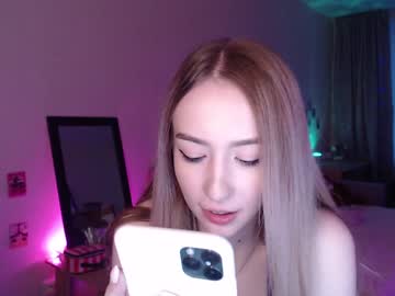 female cam girl gudeeetama image #237213