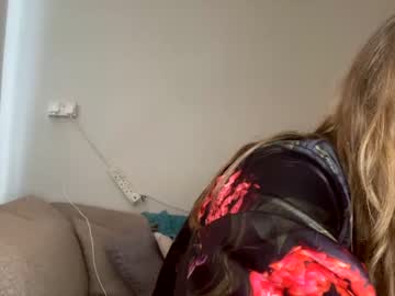 female cam couple axelxmistyminx image #2489901