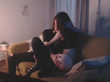 female cam couple dealerslat image #2945171