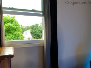 female cam couple ari_lovexo image #2210843