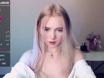 female cam girl small_blondee image #543975
