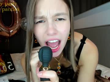 female cam girl bush_mia image #2210348