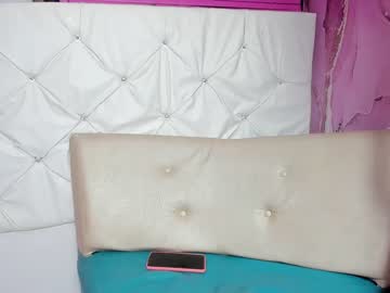 female cam couple alayna_y0ung18 image #3201184