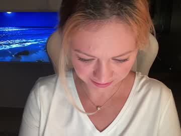 female cam girl kiradivine image #2368613