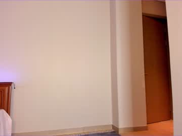 female cam girl naomi_25 image #2737046