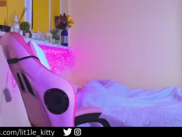 female cam girl lit1le_kitty_ image #3070952