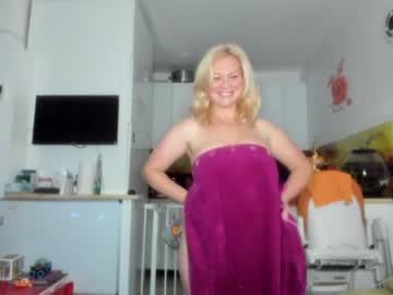 female cam girl kiradivine image #3215348