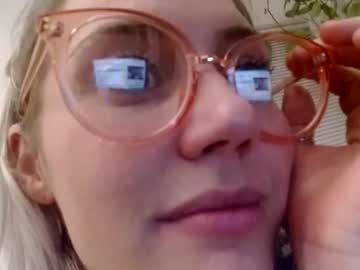 female cam girl bambis_honeypot image #921935