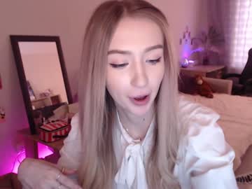 female cam girl gudeeetama image #244727