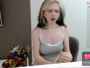 female cam girl small_blondee image #2282188