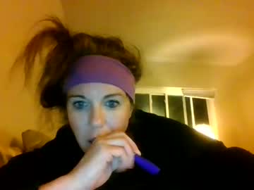 female cam couple halfwayhousehores image #3953616