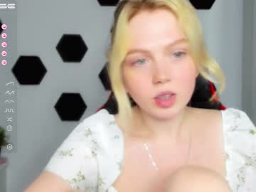 female cam girl small_blondee image #3844174