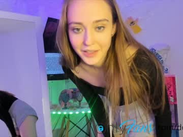 dora_dds  female  webcam