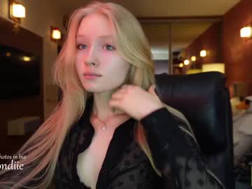 female cam girl bestblondiiecb image #3593786