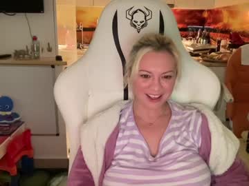 female cam girl kiradivine image #3551649