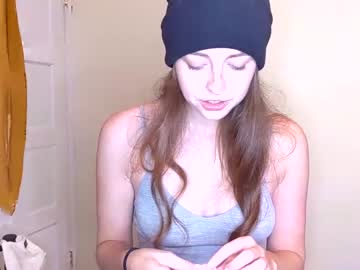 female cam girl _heytheredelilah image #3178988