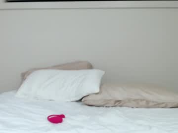 female cam girl hornypetitegirl77 image #3249116