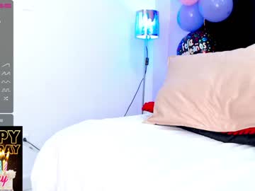 female cam couple lincy_and_evanss image #1247369