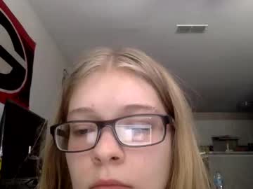 female cam girl blondiebae1 image #4060911