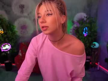 female cam couple kira0541 image #3201970