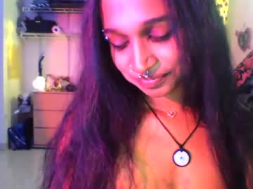 mon3ytr33  female  webcam