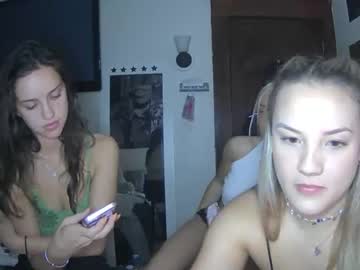 female cam girl varsitybaby000 image #1443217