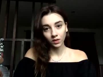 female cam girl karolina_mamamia image #2176610