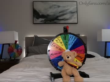 female cam couple ari_lovexo image #2010498