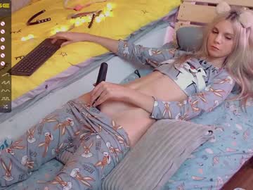 female cam girl careful_i_bite image #557835