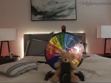 female cam couple ari_lovexo image #1514751