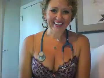 female cam girl momnxtdoor image #4039120