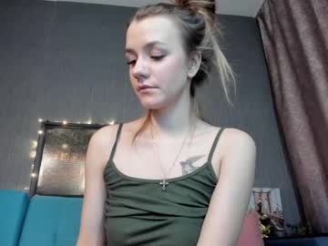 pretty_swallow  female  webcam