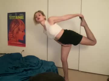 female cam girl internet_famous image #2544078